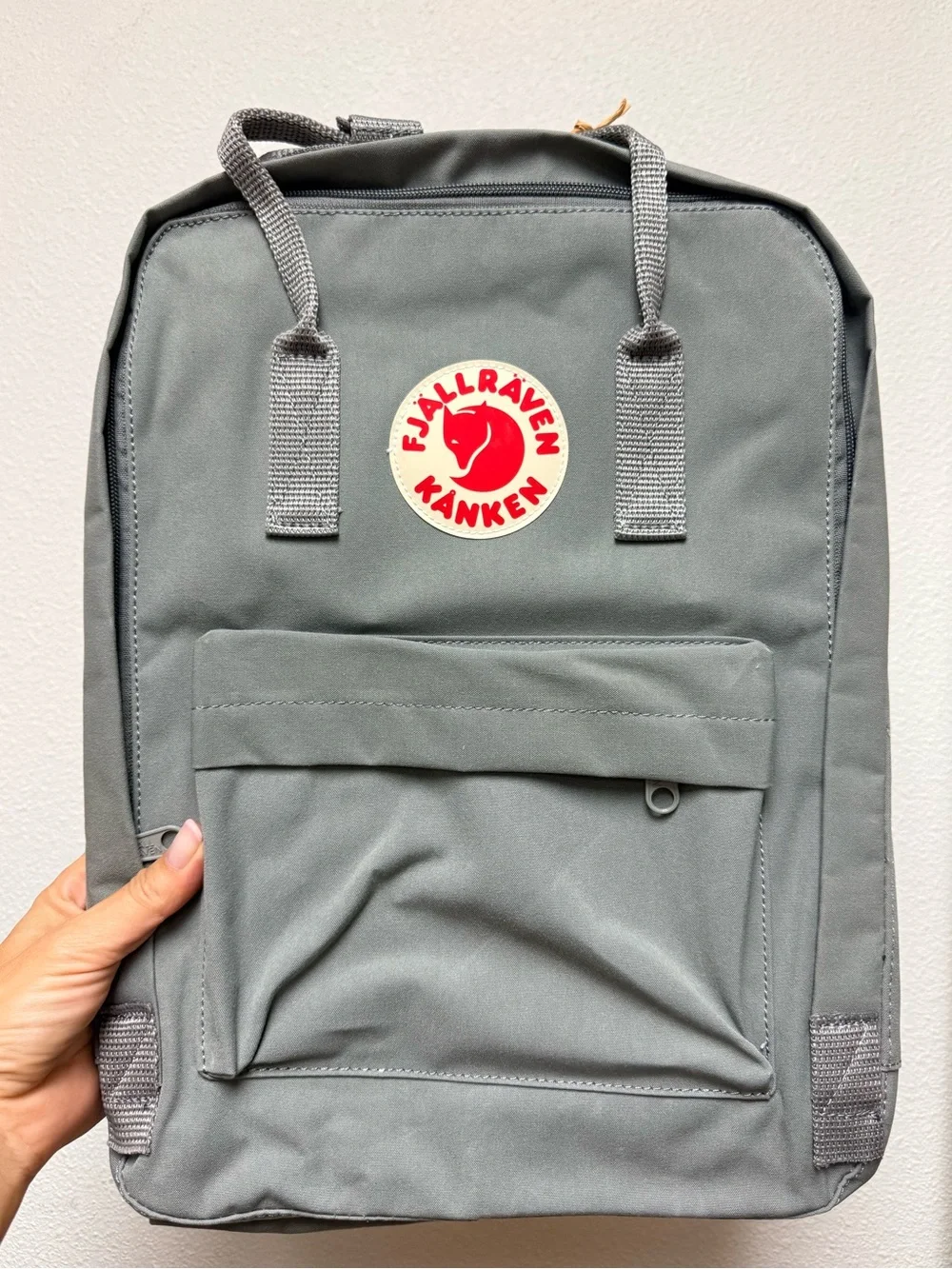 Kånken Men’s Backpack Fog 14 inches tall